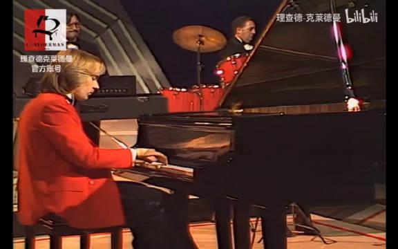 1810年4月27日，贝多芬完成了A小调回旋曲《致爱丽丝》